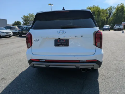 More photos of 2024 Hyundai Palisade Limited at Woody Folsom Chrysler Dodge Jeep Ram of Vidalia, GA