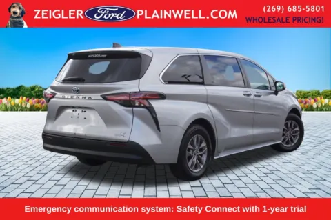 More photos of 2021 Toyota Sienna LE at Zeigler Ford of Plainwell, MI