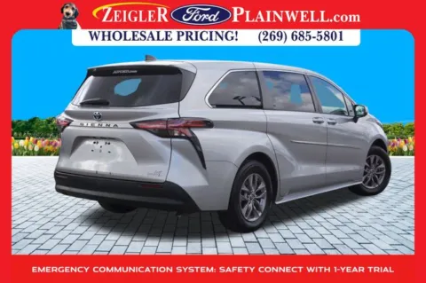 More photos of 2021 Toyota Sienna LE at Zeigler Ford of Plainwell, MI