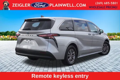 More photos of 2021 Toyota Sienna LE at Zeigler Ford of Plainwell, MI