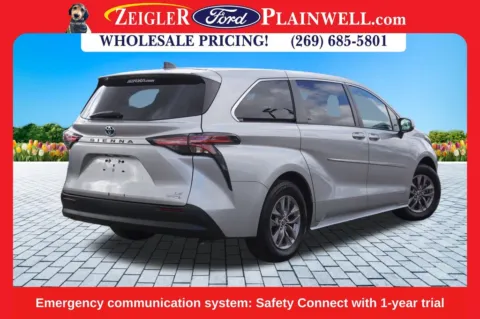 More photos of 2021 Toyota Sienna LE at Zeigler Ford of Plainwell, MI