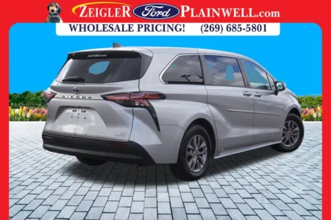 More photos of 2021 Toyota Sienna LE at Zeigler Ford of Plainwell, MI