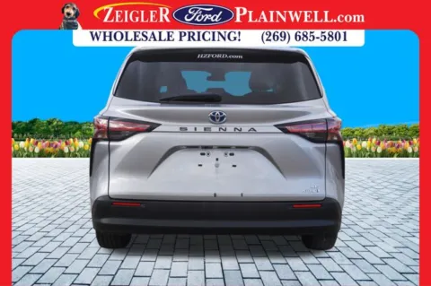 More photos of 2021 Toyota Sienna LE at Zeigler Ford of Plainwell, MI