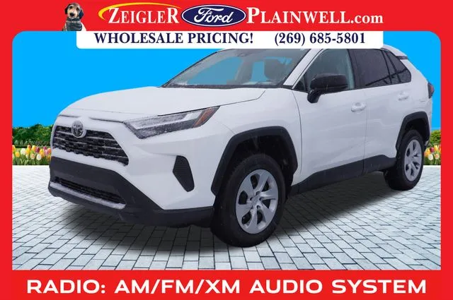 2025 Toyota RAV4 LE's photo
