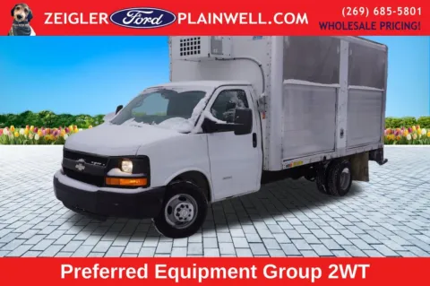 White 2016 Chevrolet Express 4500 for sale in Plainwell, MI