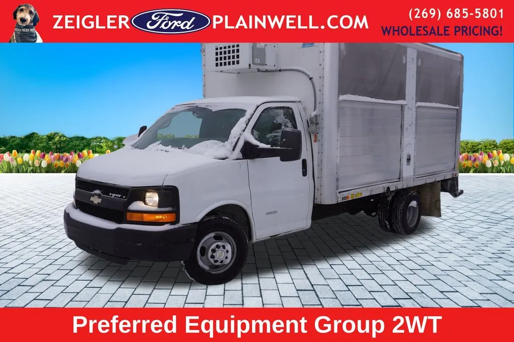 White 2016 Chevrolet Express 4500 for sale in Plainwell, MI