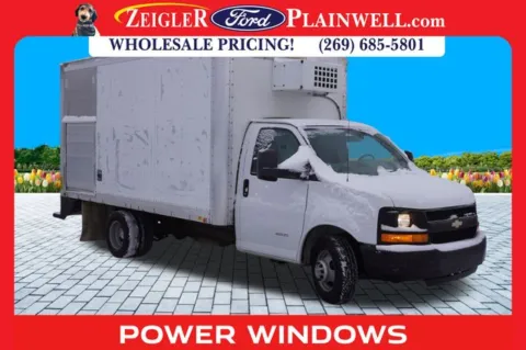 More photos of 2015 Chevrolet Express 4500 at Zeigler Ford of Plainwell, MI
