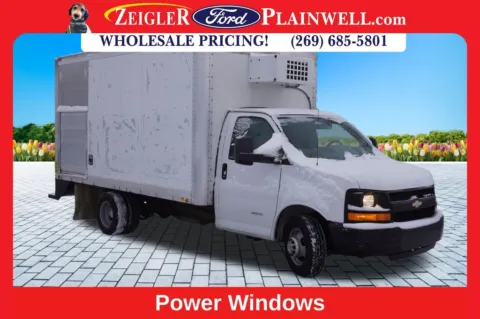 More photos of 2015 Chevrolet Express 4500 at Zeigler Ford of Plainwell, MI