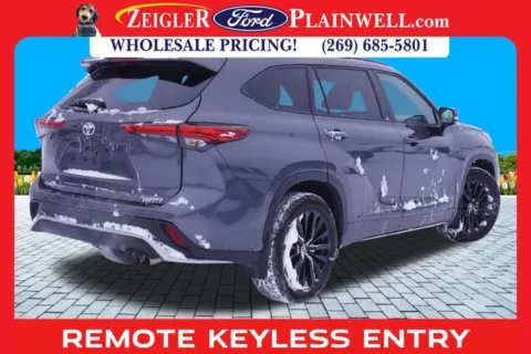 Another view of 2023 Toyota Highlander L for sale in Plainwell, MI at Zeigler Ford of Plainwell