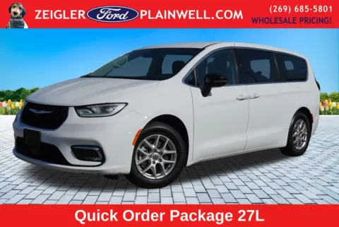 White 2024 Chrysler Pacifica Touring L for sale in Plainwell, MI
