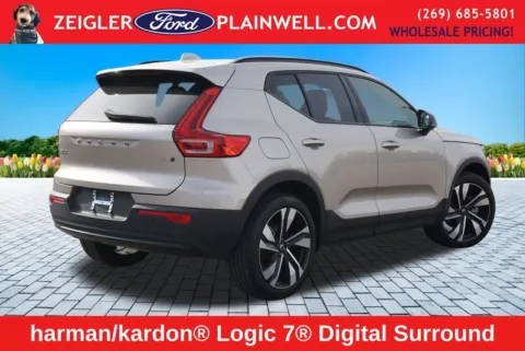 More photos of 2024 Volvo XC40 B5 Plus Dark Theme at Zeigler Ford of Plainwell, MI