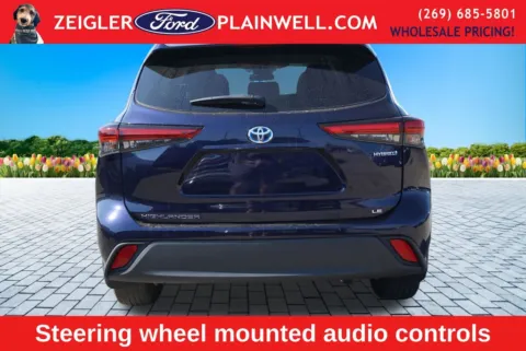 More photos of 2022 Toyota Highlander Hybrid LE at Zeigler Ford of Plainwell, MI