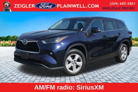 Gray 2022 Toyota Highlander Hybrid LE for sale in Plainwell, MI