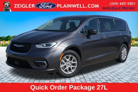 Unknown 2023 Chrysler Pacifica Touring L for sale in Plainwell, MI