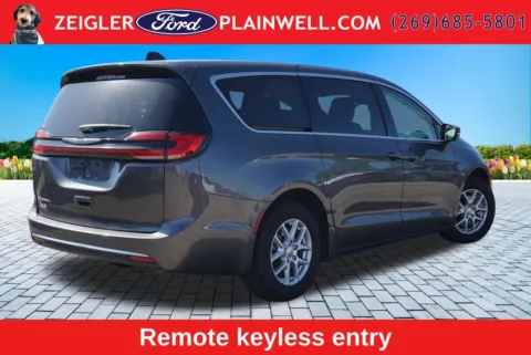 More photos of 2023 Chrysler Pacifica Touring L at Zeigler Ford of Plainwell, MI