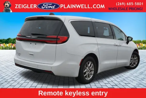 More photos of 2023 Chrysler Pacifica Touring L at Zeigler Ford of Plainwell, MI