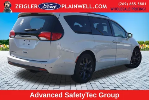 More photos of 2020 Chrysler Pacifica Touring at Zeigler Ford of Plainwell, MI