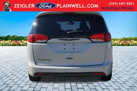 More photos of 2020 Chrysler Pacifica Touring at Zeigler Ford of Plainwell, MI