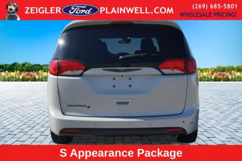 More photos of 2020 Chrysler Pacifica Touring at Zeigler Ford of Plainwell, MI