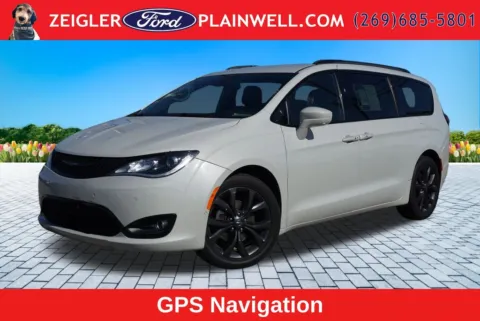 White 2020 Chrysler Pacifica Touring for sale in Plainwell, MI