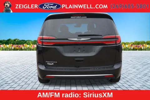 More photos of 2025 Chrysler Pacifica Select at Zeigler Ford of Plainwell, MI