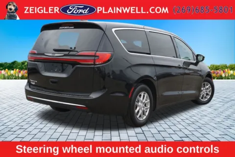 More photos of 2025 Chrysler Pacifica Select at Zeigler Ford of Plainwell, MI
