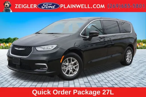 Black 2025 Chrysler Pacifica Select for sale in Plainwell, MI