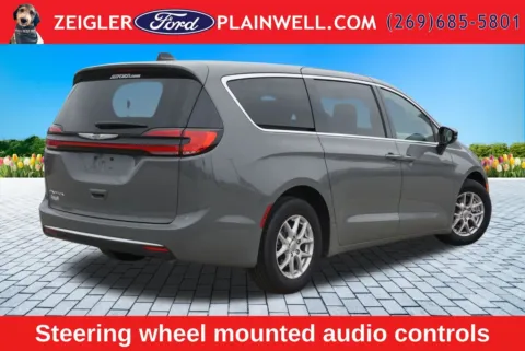 More photos of 2025 Chrysler Pacifica Select at Zeigler Ford of Plainwell, MI