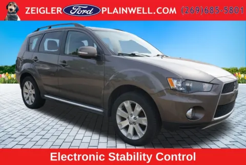 More photos of 2013 Mitsubishi Outlander SE at Zeigler Ford of Plainwell, MI