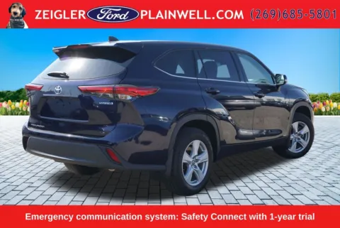 More photos of 2022 Toyota Highlander Hybrid LE at Zeigler Ford of Plainwell, MI