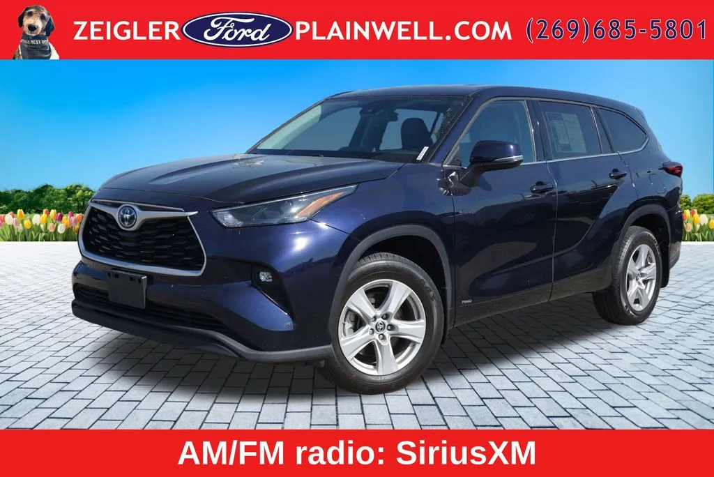 Gray 2022 Toyota Highlander Hybrid LE for sale in Plainwell, MI