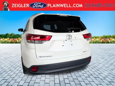 More photos of 2019 Toyota Highlander XLE at Zeigler Ford of Plainwell, MI