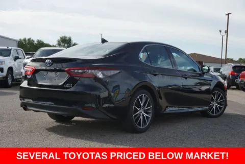 More photos of 2022 Toyota Camry Hybrid XLE at Zeigler Ford of Plainwell, MI