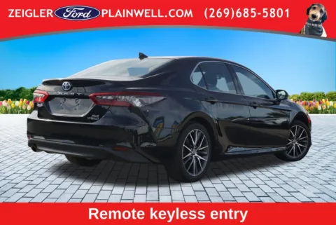 More photos of 2022 Toyota Camry Hybrid XLE at Zeigler Ford of Plainwell, MI