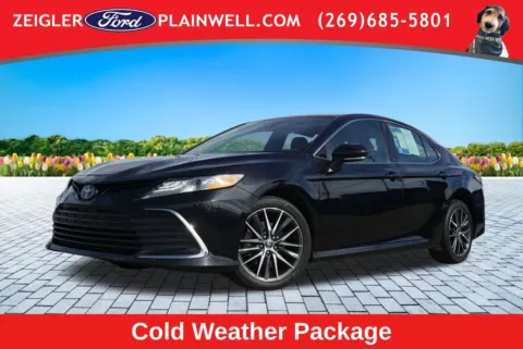 Black 2022 Toyota Camry Hybrid XLE for sale in Plainwell, MI