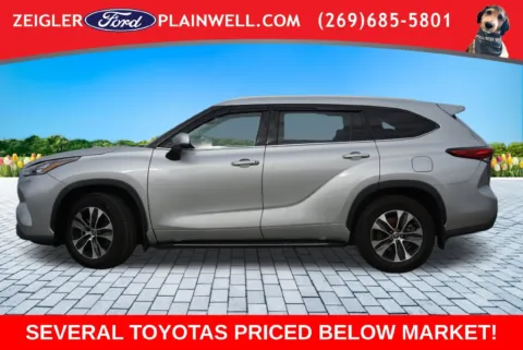 Photos of 2022 Toyota Highlander XLE for sale in Plainwell, MI at Zeigler Ford of Plainwell