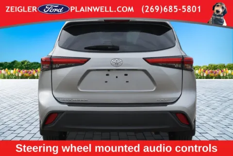 More photos of 2022 Toyota Highlander XLE at Zeigler Ford of Plainwell, MI