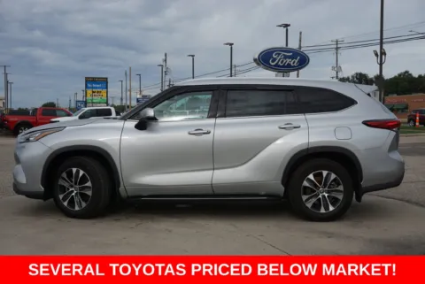Photos of 2022 Toyota Highlander XLE for sale in Plainwell, MI at Zeigler Ford of Plainwell
