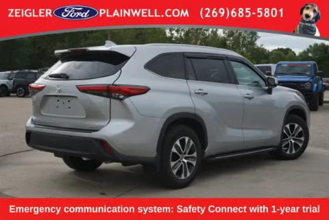 More photos of 2022 Toyota Highlander XLE at Zeigler Ford of Plainwell, MI