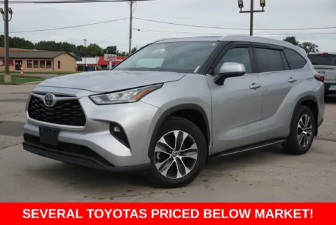 Silver 2022 Toyota Highlander XLE for sale in Plainwell, MI