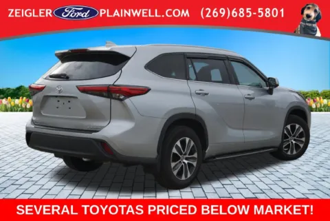 More photos of 2022 Toyota Highlander XLE at Zeigler Ford of Plainwell, MI