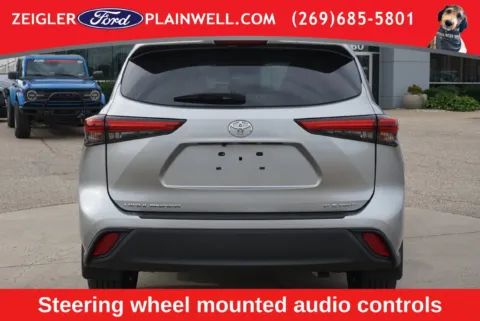 More photos of 2022 Toyota Highlander XLE at Zeigler Ford of Plainwell, MI