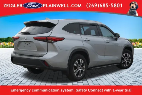 More photos of 2022 Toyota Highlander XLE at Zeigler Ford of Plainwell, MI
