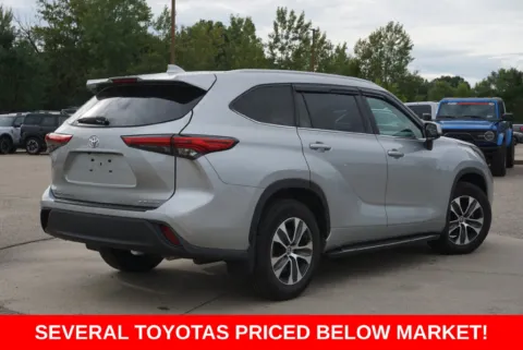 More photos of 2022 Toyota Highlander XLE at Zeigler Ford of Plainwell, MI