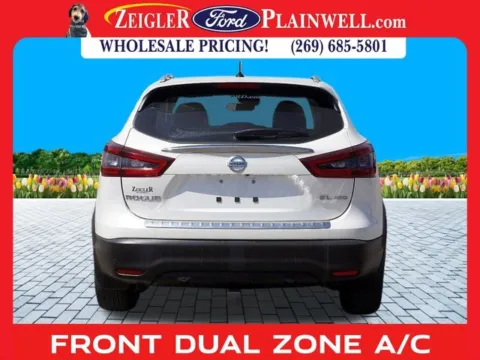 More photos of 2020 Nissan Rogue Sport SL at Zeigler Ford of Plainwell, MI
