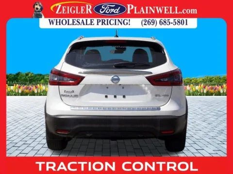 More photos of 2020 Nissan Rogue Sport SL at Zeigler Ford of Plainwell, MI