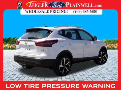More photos of 2020 Nissan Rogue Sport SL at Zeigler Ford of Plainwell, MI