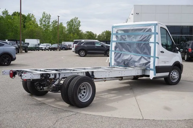 2023 Ford Transit Cutaway Base - Photo 3