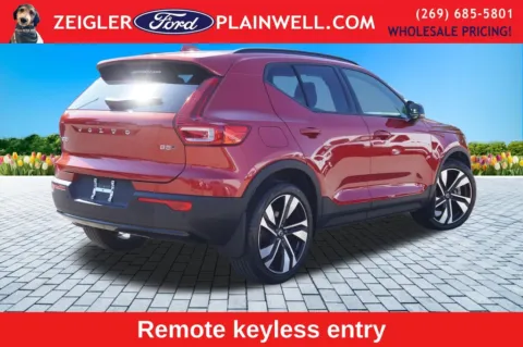More photos of 2023 Volvo XC40 B5 Plus Dark Theme at Zeigler Ford of Plainwell, MI