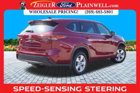 More photos of 2022 Toyota Highlander LE at Zeigler Ford of Plainwell, MI